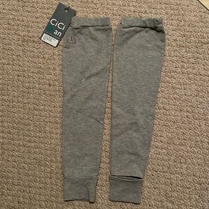 Peekaboo Beans CiCi Bean Luv U Legwarmers in Heather Grey